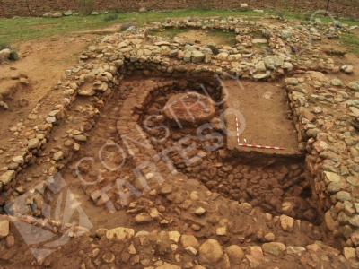 Cabaña oval ha sido fechada en el siglo IX ane a partir de un análisis de C14. Estancia 100